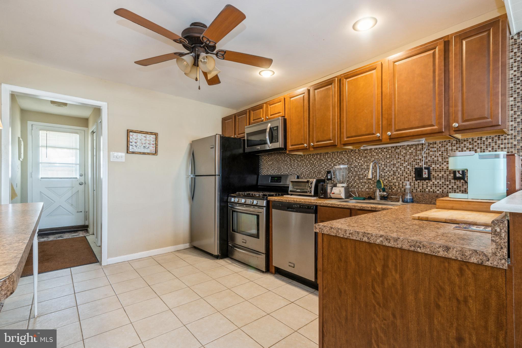 535 Estate Road Maple Shade, NJ 08052 - Photo 3 of 20