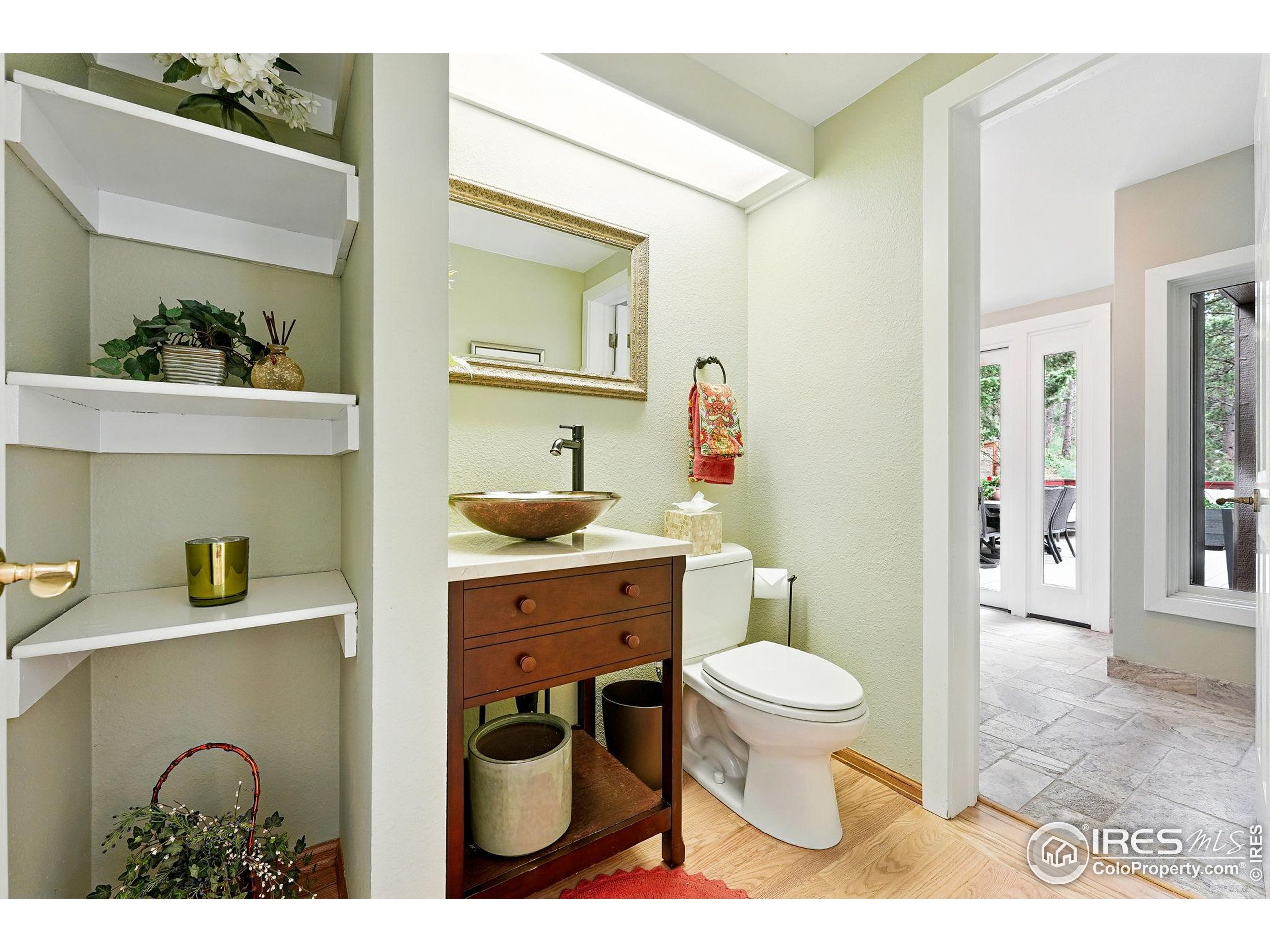 178 Balsam Lane Boulder, CO 80304 - Photo 12 of 40 a bathroom with a toilet sink and mirror