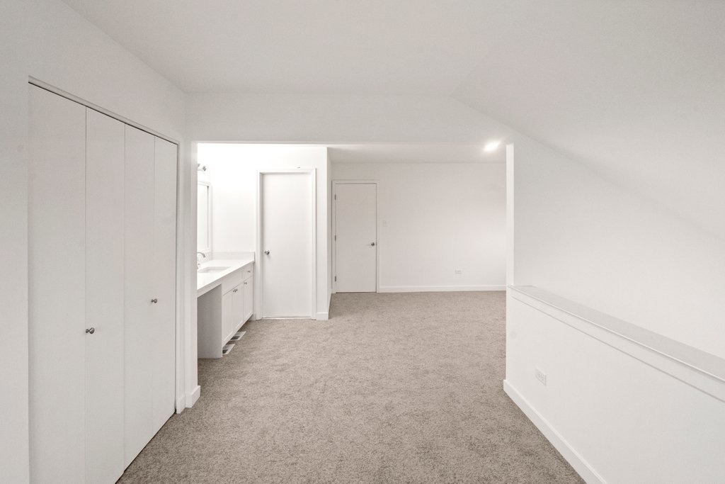 7050 Olde Gatehouse Road Tinley Park, IL 60477 - Photo 24 of 37 a view of a room with white walls