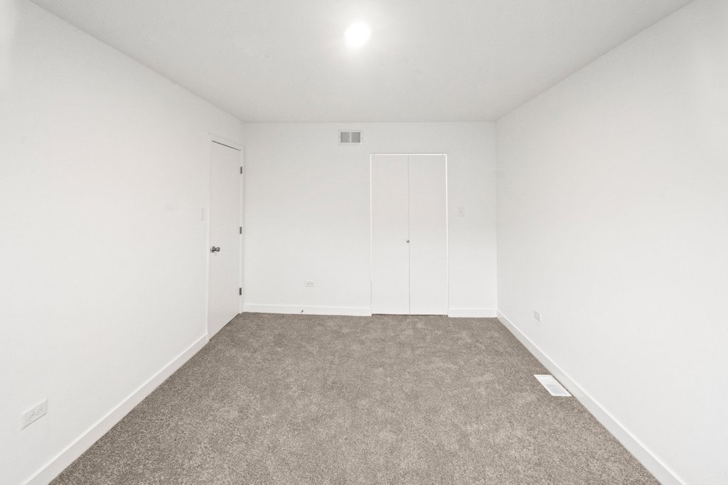 7050 Olde Gatehouse Road Tinley Park, IL 60477 - Photo 27 of 37 a view of an empty room