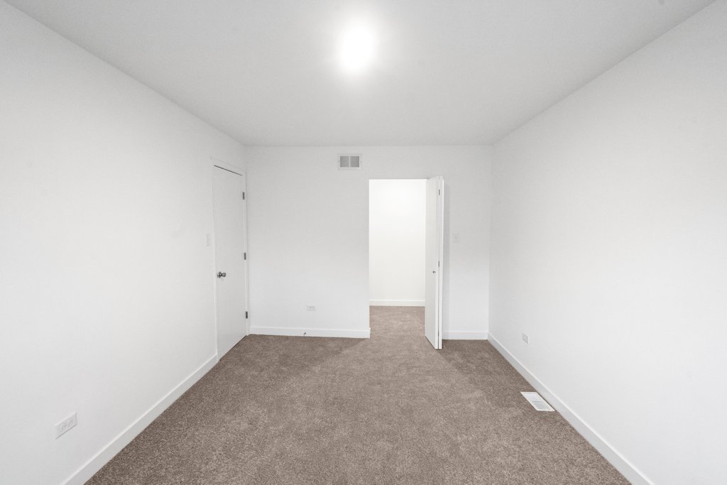 7050 Olde Gatehouse Road Tinley Park, IL 60477 - Photo 28 of 37 a view of an empty room