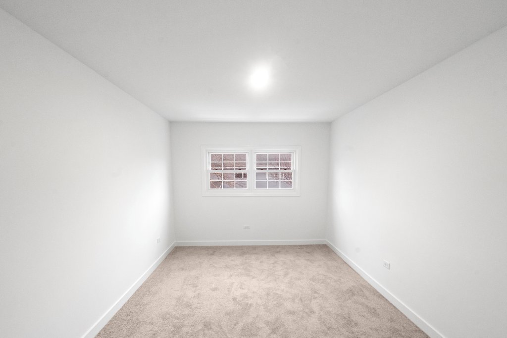 7050 Olde Gatehouse Road Tinley Park, IL 60477 - Photo 29 of 37 an empty room with a window
