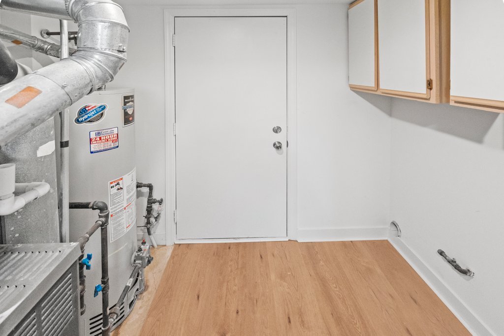 7050 Olde Gatehouse Road Tinley Park, IL 60477 - Photo 33 of 37 a view of an empty room