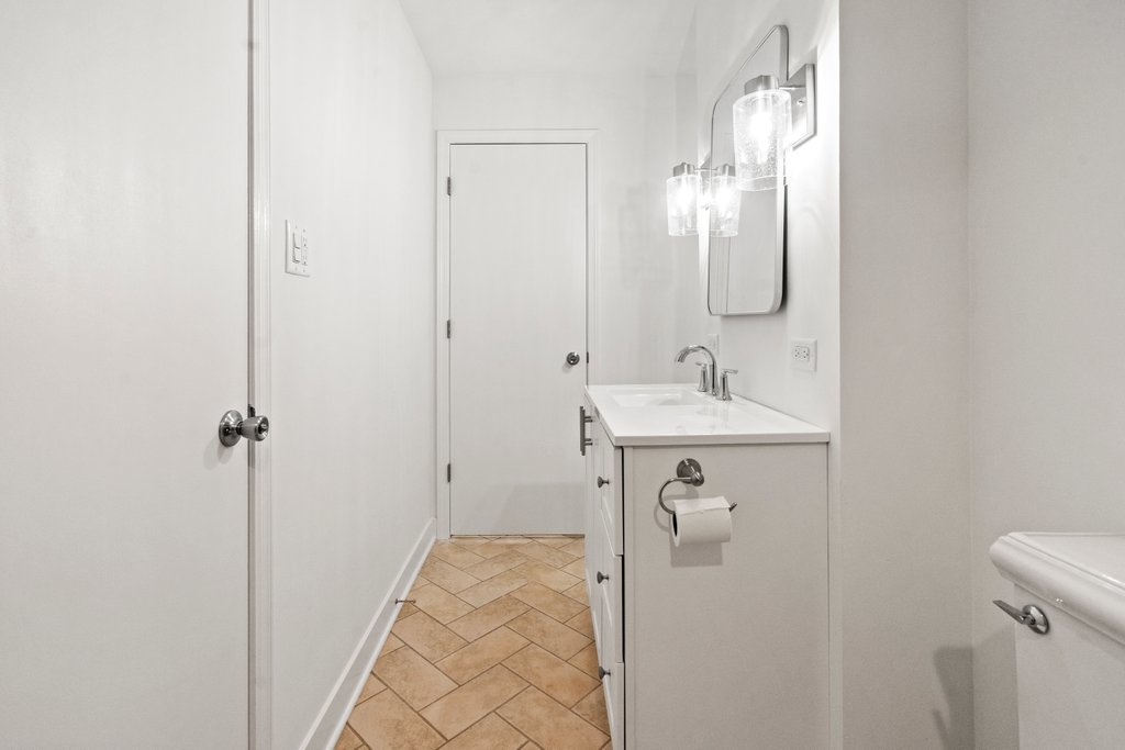 7050 Olde Gatehouse Road Tinley Park, IL 60477 - Photo 35 of 37 a bathroom with a sink and mirror
