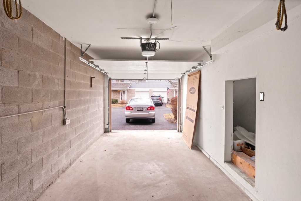 7050 Olde Gatehouse Road Tinley Park, IL 60477 - Photo 36 of 37 a view of a livingroom with a furniture