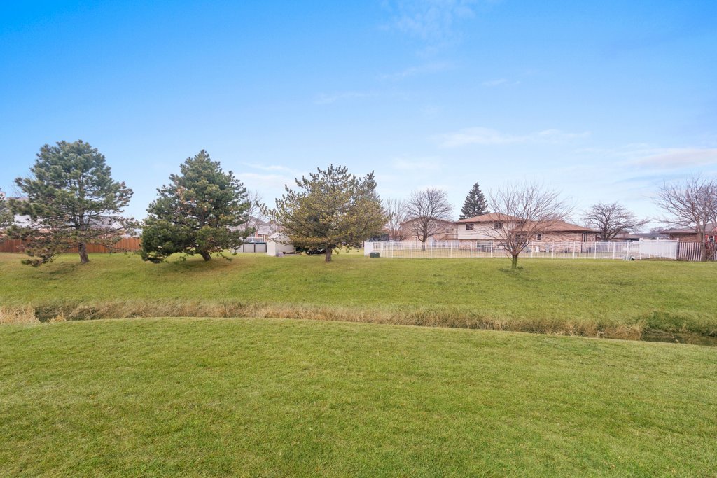 7050 Olde Gatehouse Road Tinley Park, IL 60477 - Photo 4 of 37 a view of a lake with houses in the background