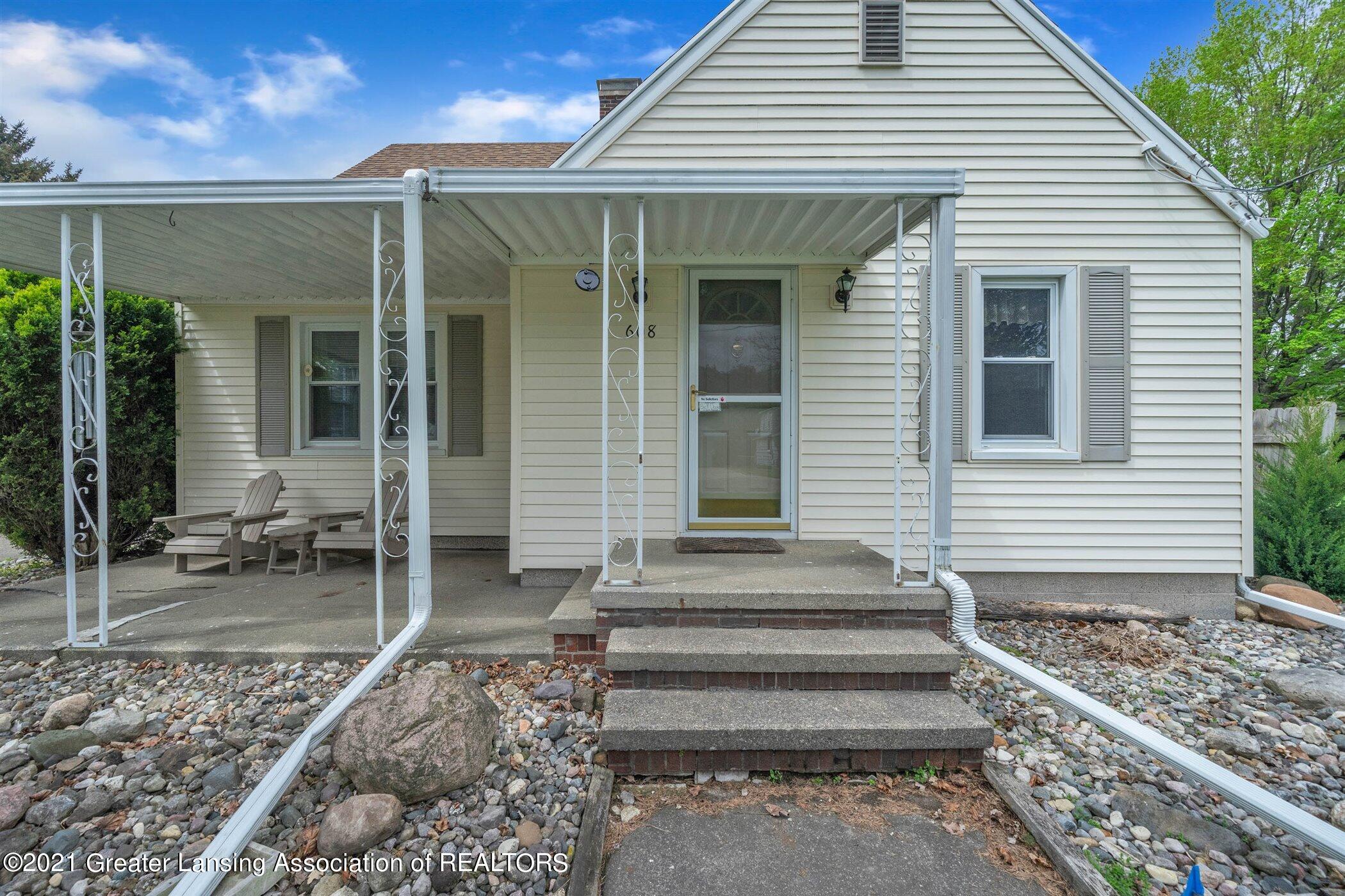 608 Clement Road Lansing, MI 48917 - Photo 3 of 34 EXTERIOR Front Porch and Entry