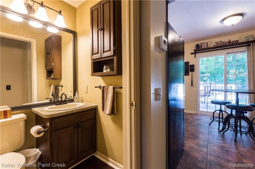 416 Ivy Wood Court Rochester Hills, MI 48307 - Photo 18 of 32
