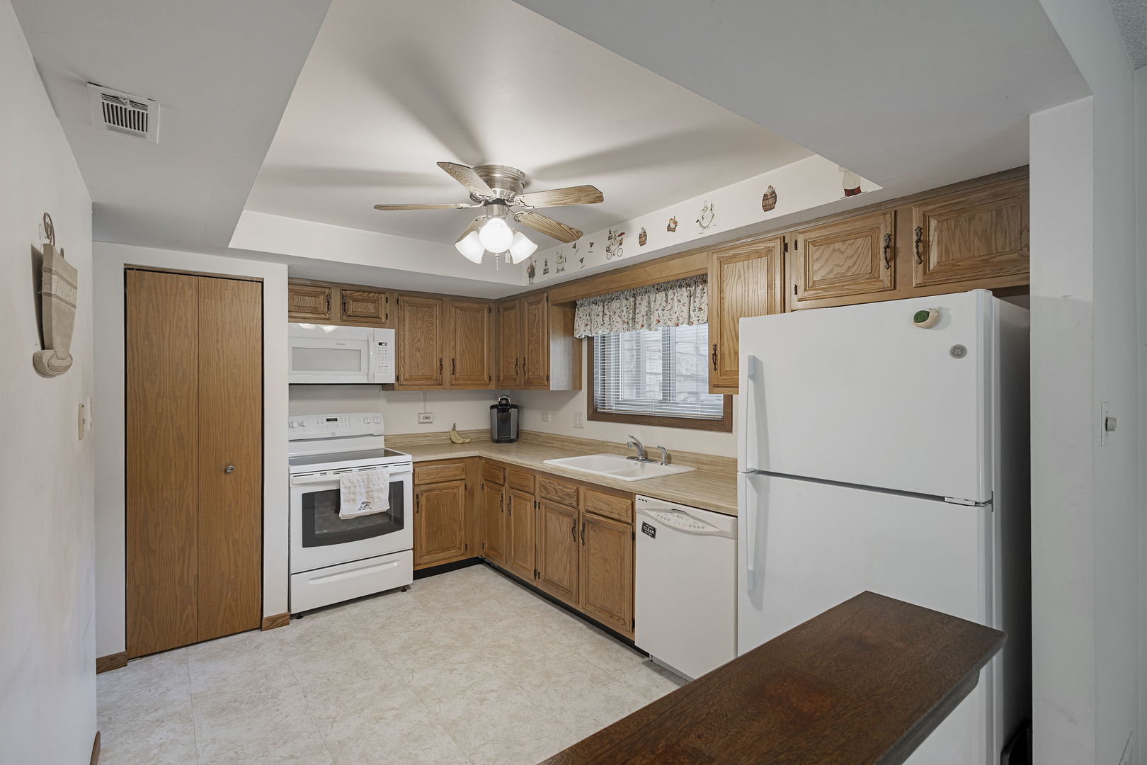 11137 E Road, Unit A Palos Hills, IL 60465 - Photo 2 of 17 Gallery Image 2