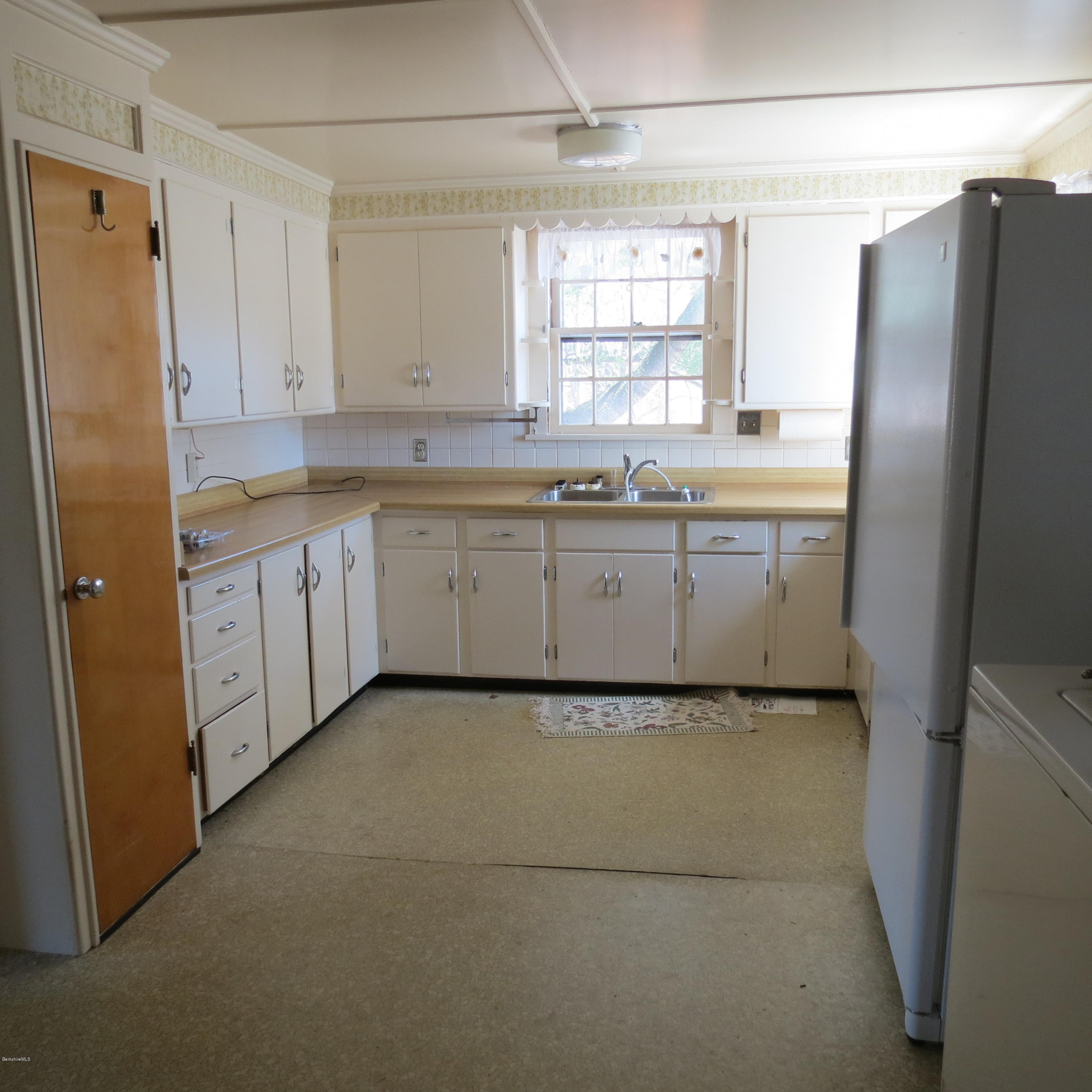 236 Middle Road Clarksburg, MA 01247 - Photo 4 of 44 Kitchen
