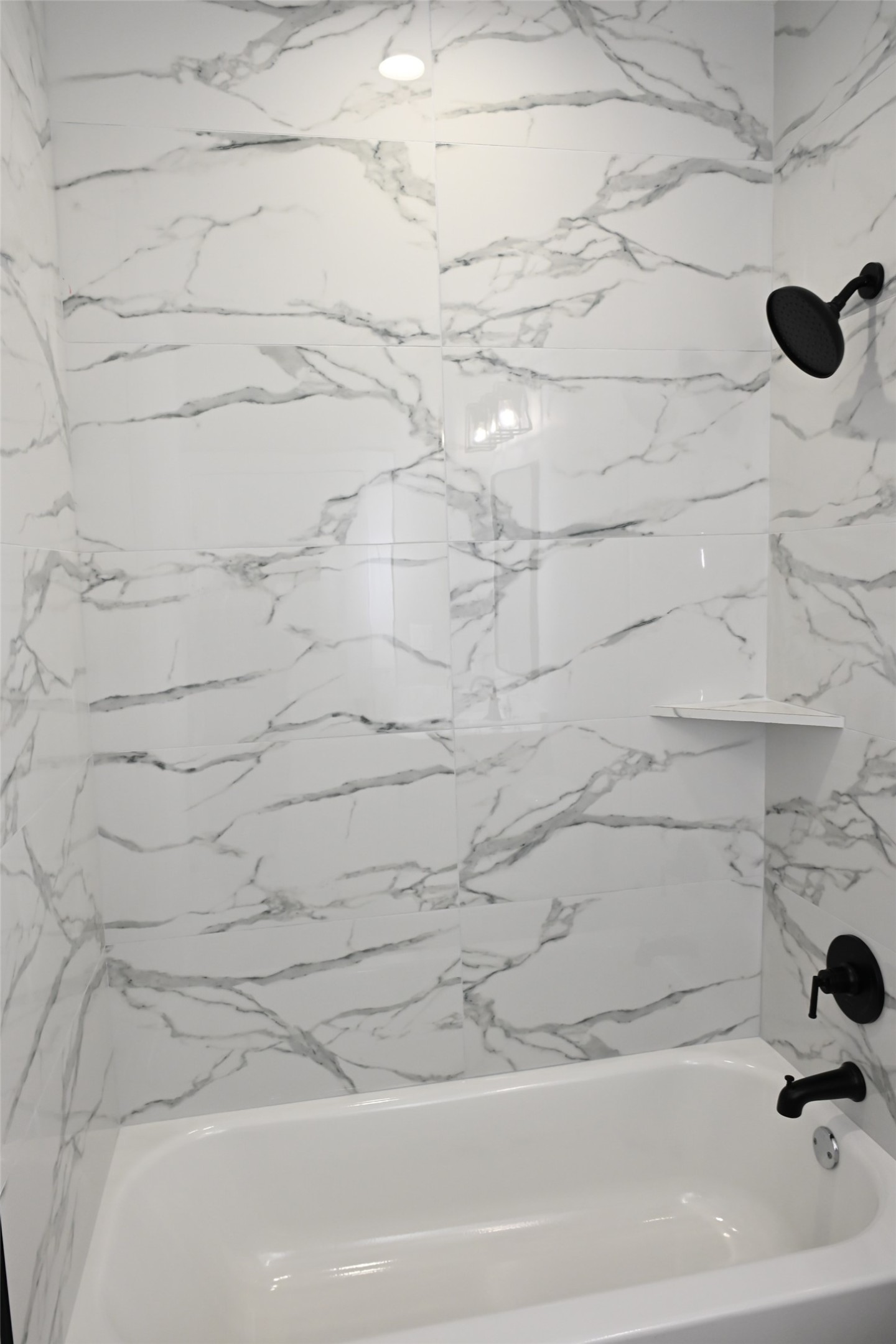 516 North Hackberry Avenue Luling, TX 78648 - Photo 19 of 36 Full bath with a combined bath / shower with marble appearance