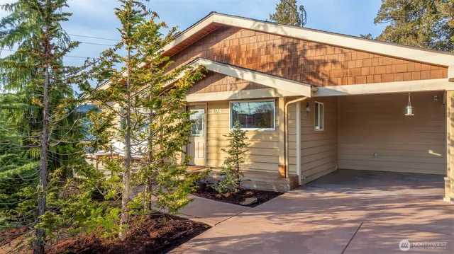 $1,375,000 | 904 North 36th Street, Renton, WA 98056