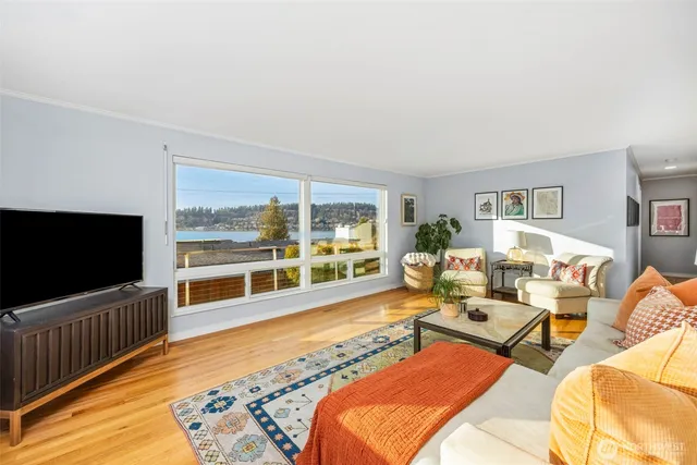 $1,375,000 | 904 North 36th Street, Renton, WA 98056