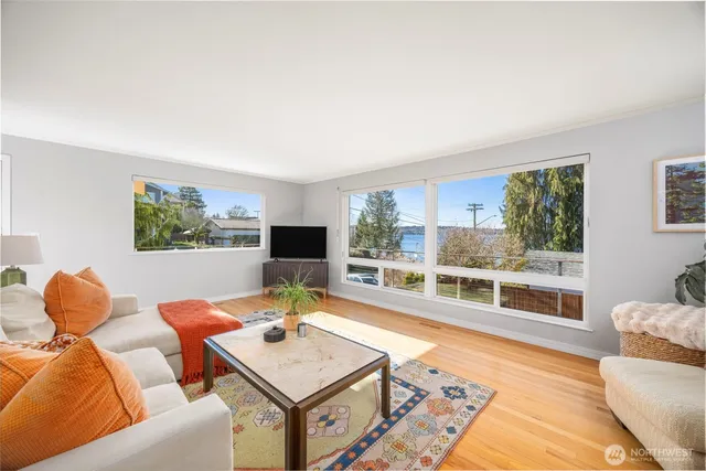 $1,375,000 | 904 North 36th Street, Renton, WA 98056