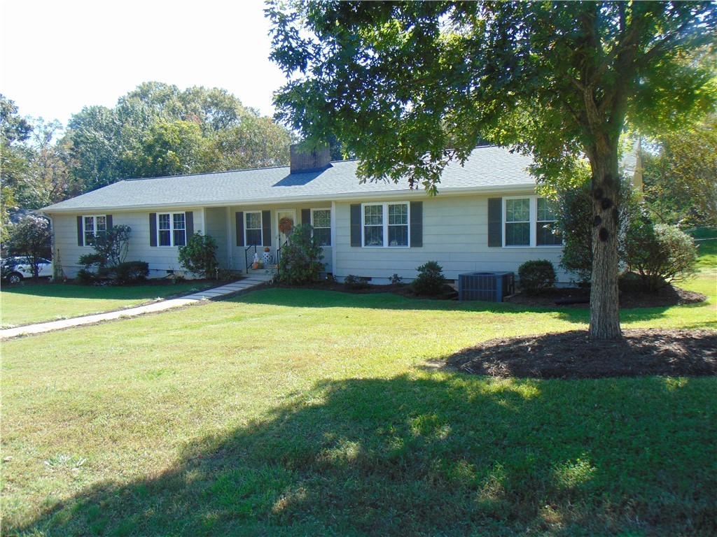 15 East Duke Street Pendleton, SC 29670 - Photo 1 of 43