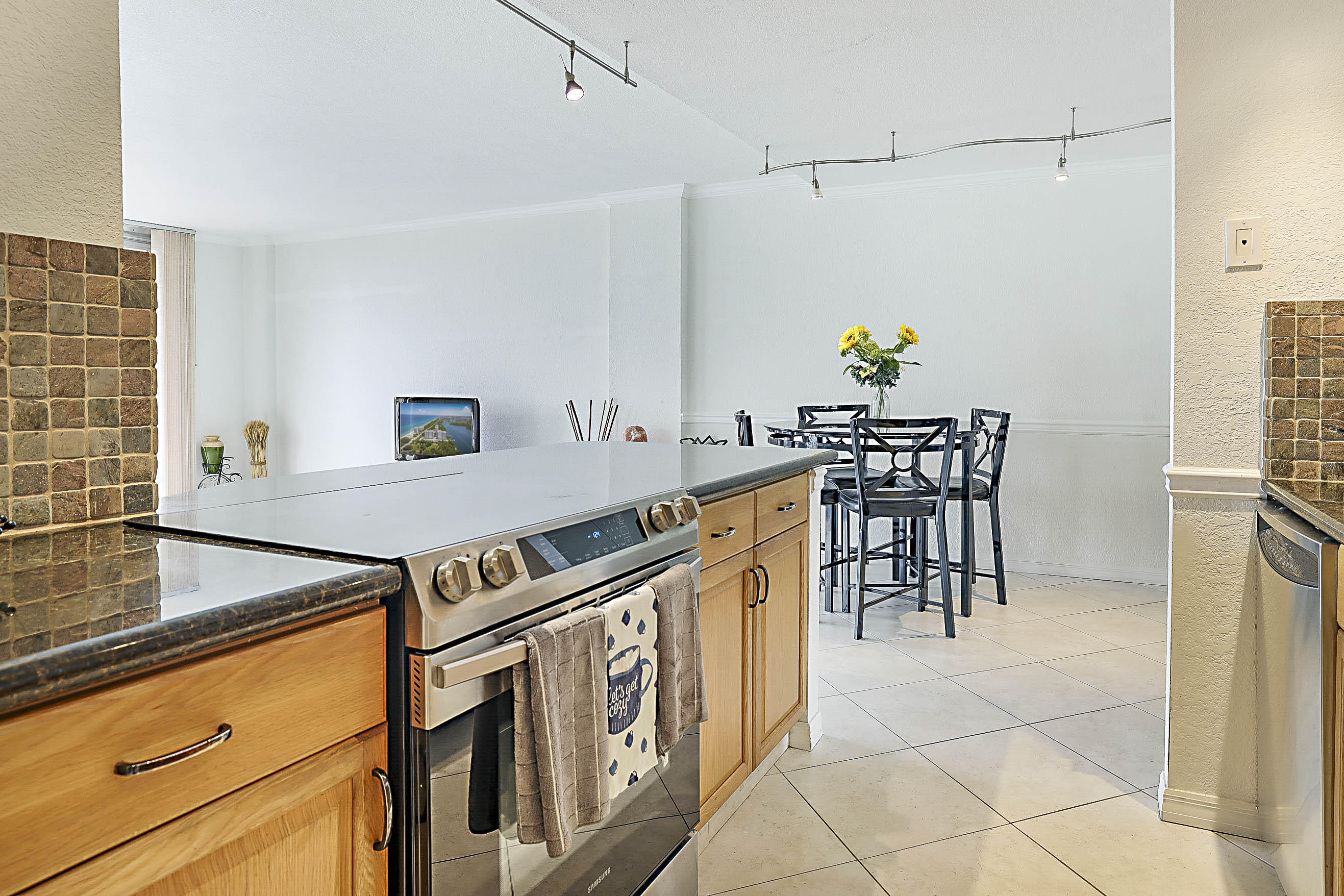 2121 North Ocean Boulevard, Unit 1105W Boca Raton, FL 33431 - Photo 13 of 58 Kitchen-dining area