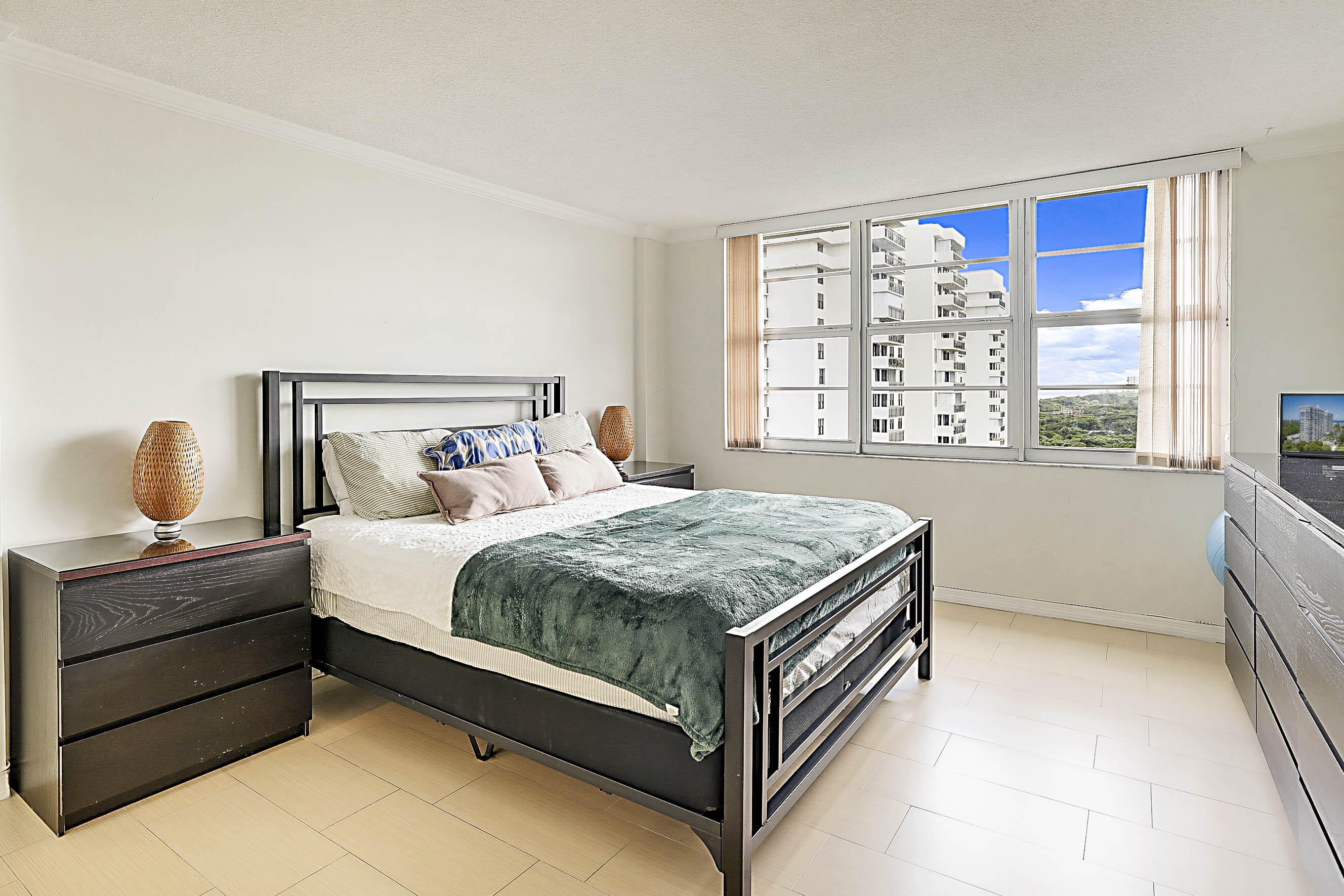2121 North Ocean Boulevard, Unit 1105W Boca Raton, FL 33431 - Photo 18 of 58 Principal bedroom