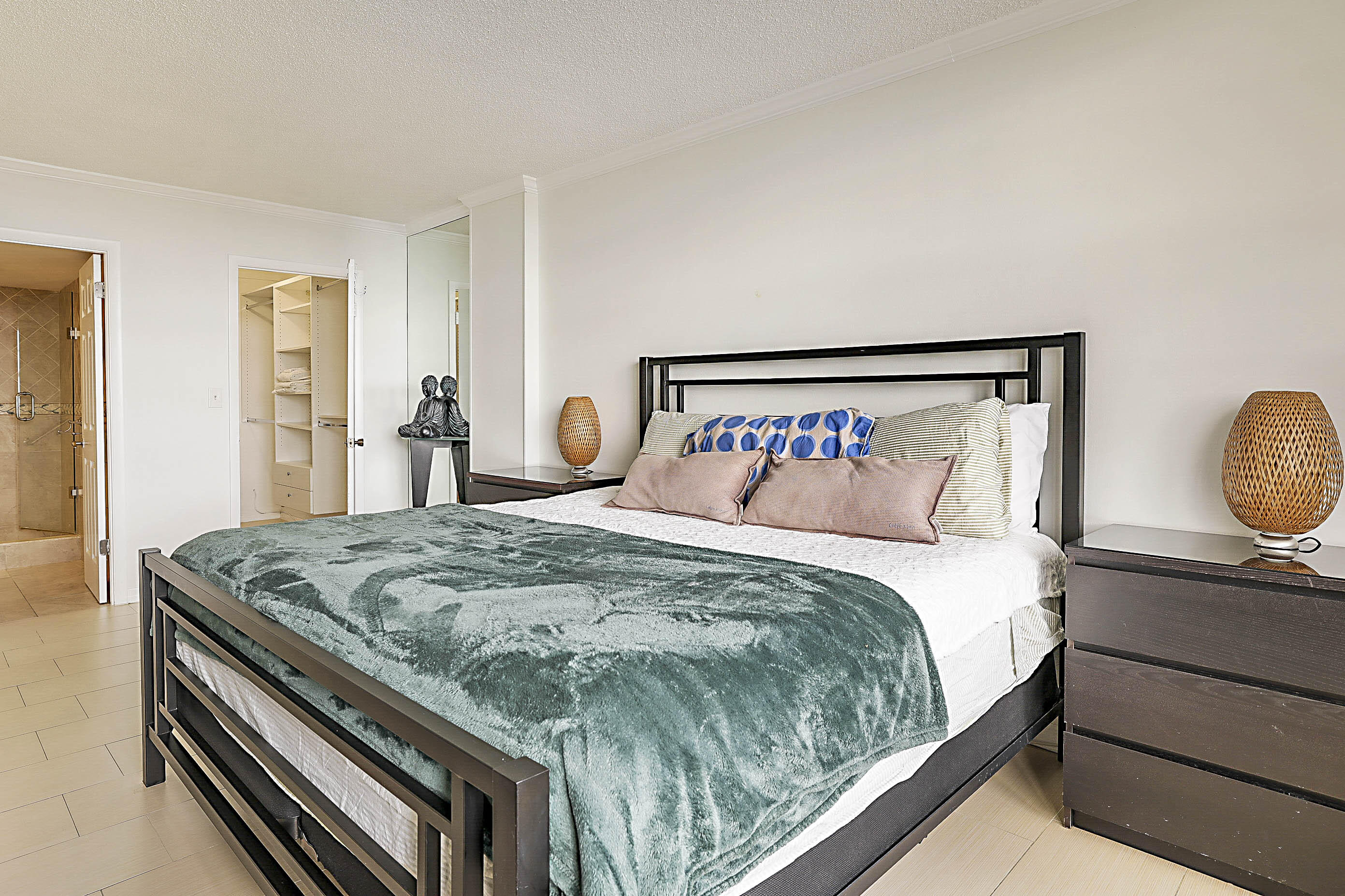 2121 North Ocean Boulevard, Unit 1105W Boca Raton, FL 33431 - Photo 19 of 58 Principal bedroom