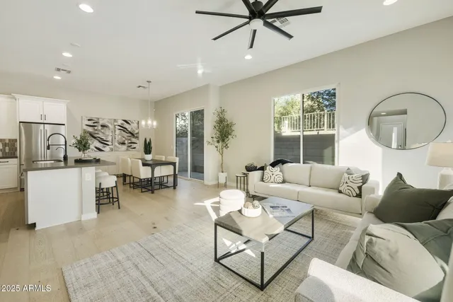 $599,000 | 901 South Smith Road, Unit 1046, Tempe, AZ 85281