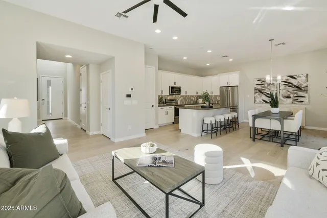 $599,000 | 901 South Smith Road, Unit 1046, Tempe, AZ 85281