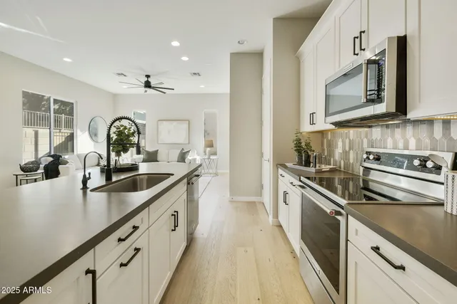 $599,000 | 901 South Smith Road, Unit 1046, Tempe, AZ 85281