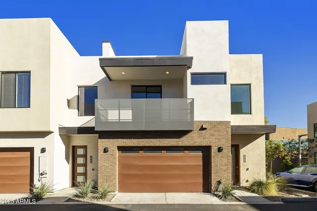 $599,000 | 901 South Smith Road, Unit 1046, Tempe, AZ 85281