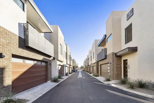 $599,000 | 901 South Smith Road, Unit 1046, Tempe, AZ 85281