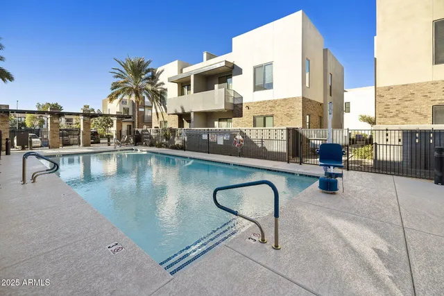 $599,000 | 901 South Smith Road, Unit 1046, Tempe, AZ 85281