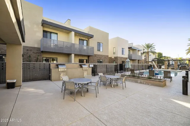 $599,000 | 901 South Smith Road, Unit 1046, Tempe, AZ 85281