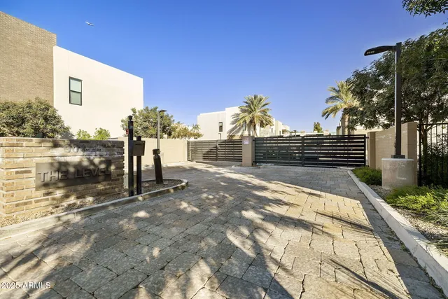 $599,000 | 901 South Smith Road, Unit 1046, Tempe, AZ 85281