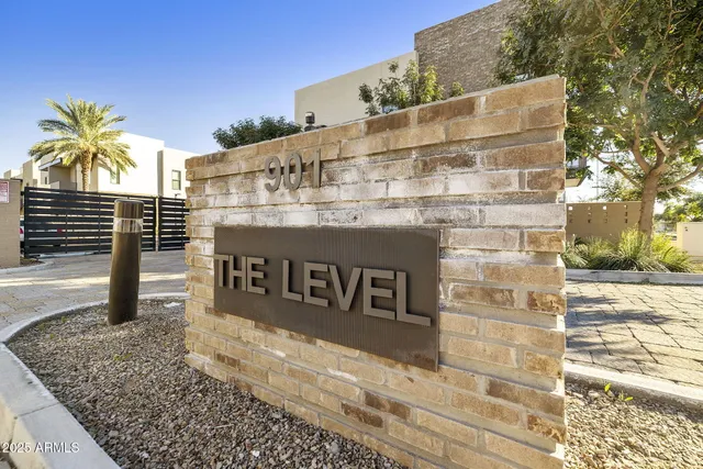 $599,000 | 901 South Smith Road, Unit 1046, Tempe, AZ 85281