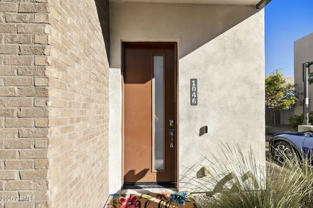 $599,000 | 901 South Smith Road, Unit 1046, Tempe, AZ 85281