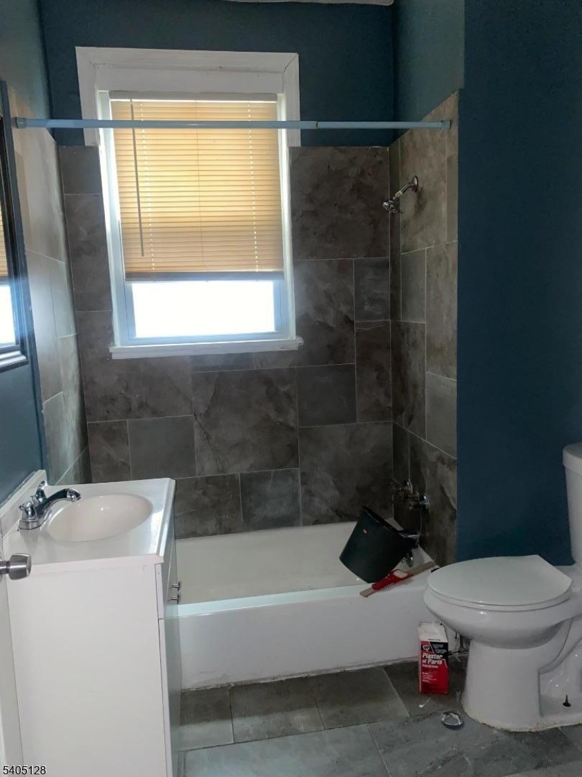 241 Wainwright Street Newark, NJ 07112 - Photo 3 of 4