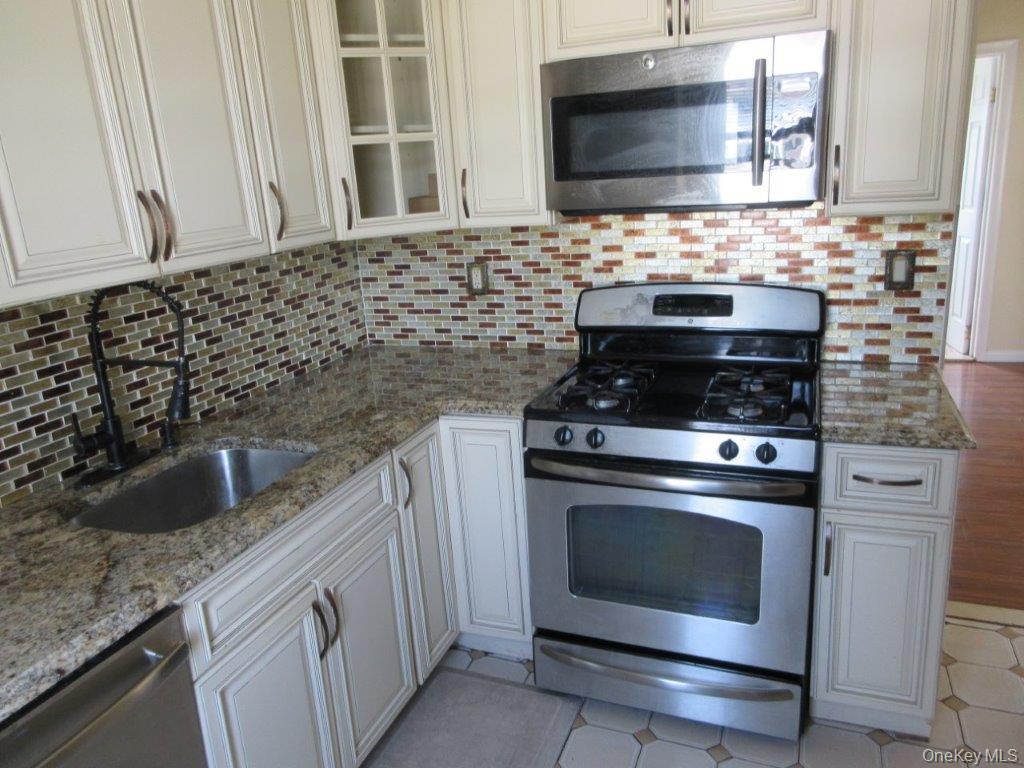 Undisclosed Address New Rochelle, NY 10801 - Photo 3 of 13