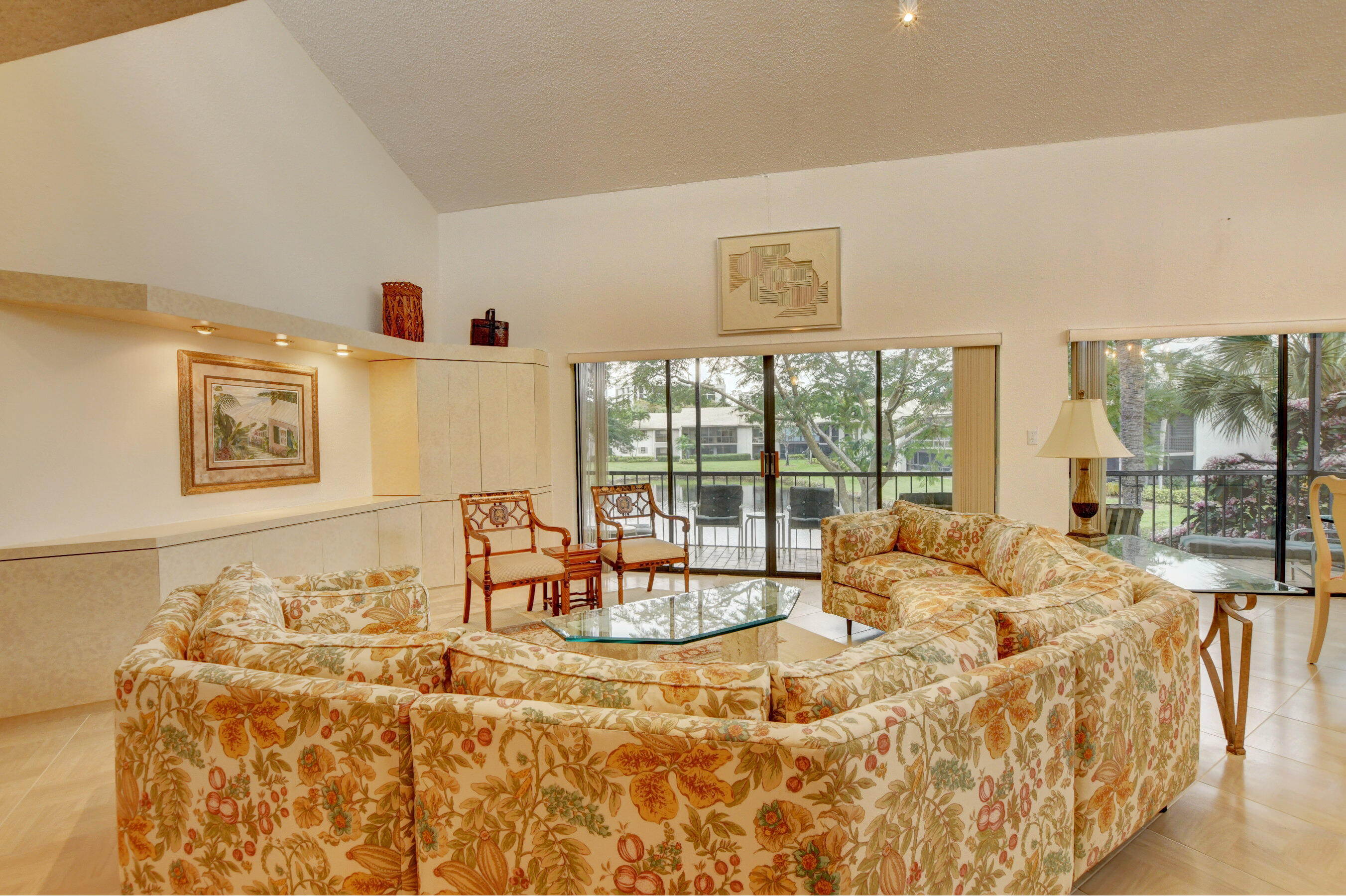 7759 Lakeside Boulevard, Unit 806 Boca Raton, FL 33434 - Photo 4 of 95 LIVING ROOM