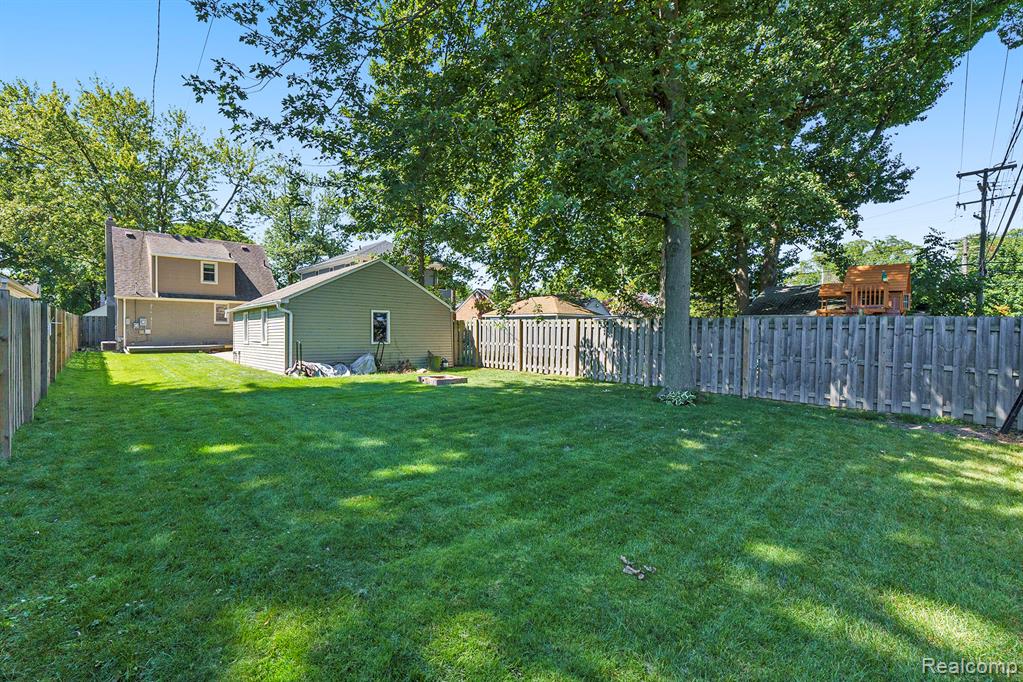 1642 Hampton Road Grosse Pointe Woods, MI 48236 - Photo 25 of 28