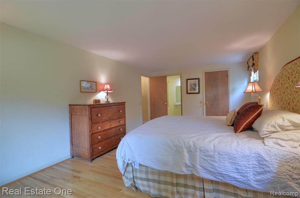 33877 Hunters Pointe Road Farmington Hills, MI 48331 - Photo 24 of 44