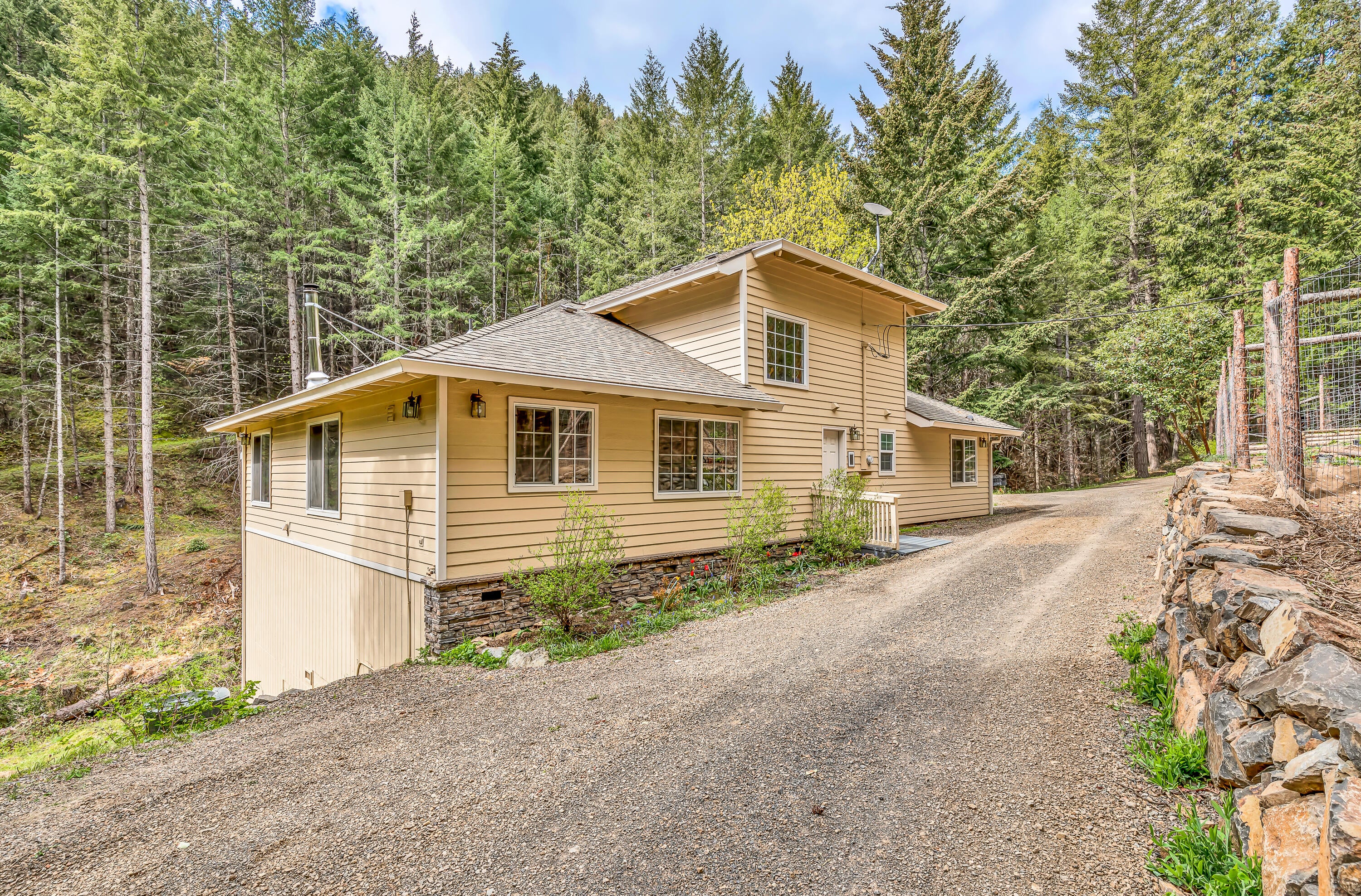 3142 Anderson Creek Road Talent, OR 97540 - Photo 2 of 46 9R9A1938