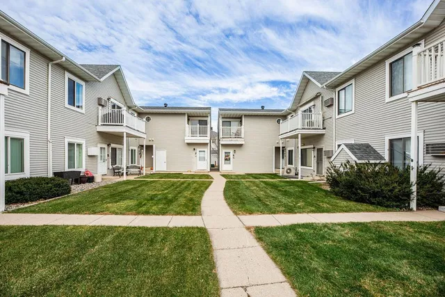 $143,500 | 3305 15th Avenue South, Unit B, Fargo, ND 58103