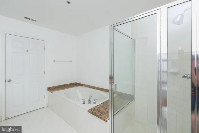 $3,150 | 100 Harborview Drive, Unit 513, Baltimore, MD 21230