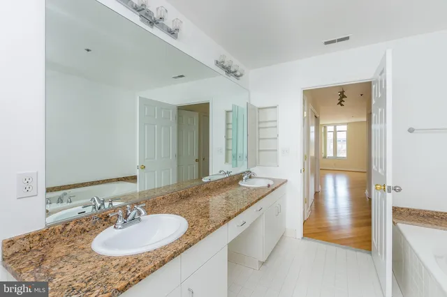 $3,150 | 100 Harborview Drive, Unit 513, Baltimore, MD 21230