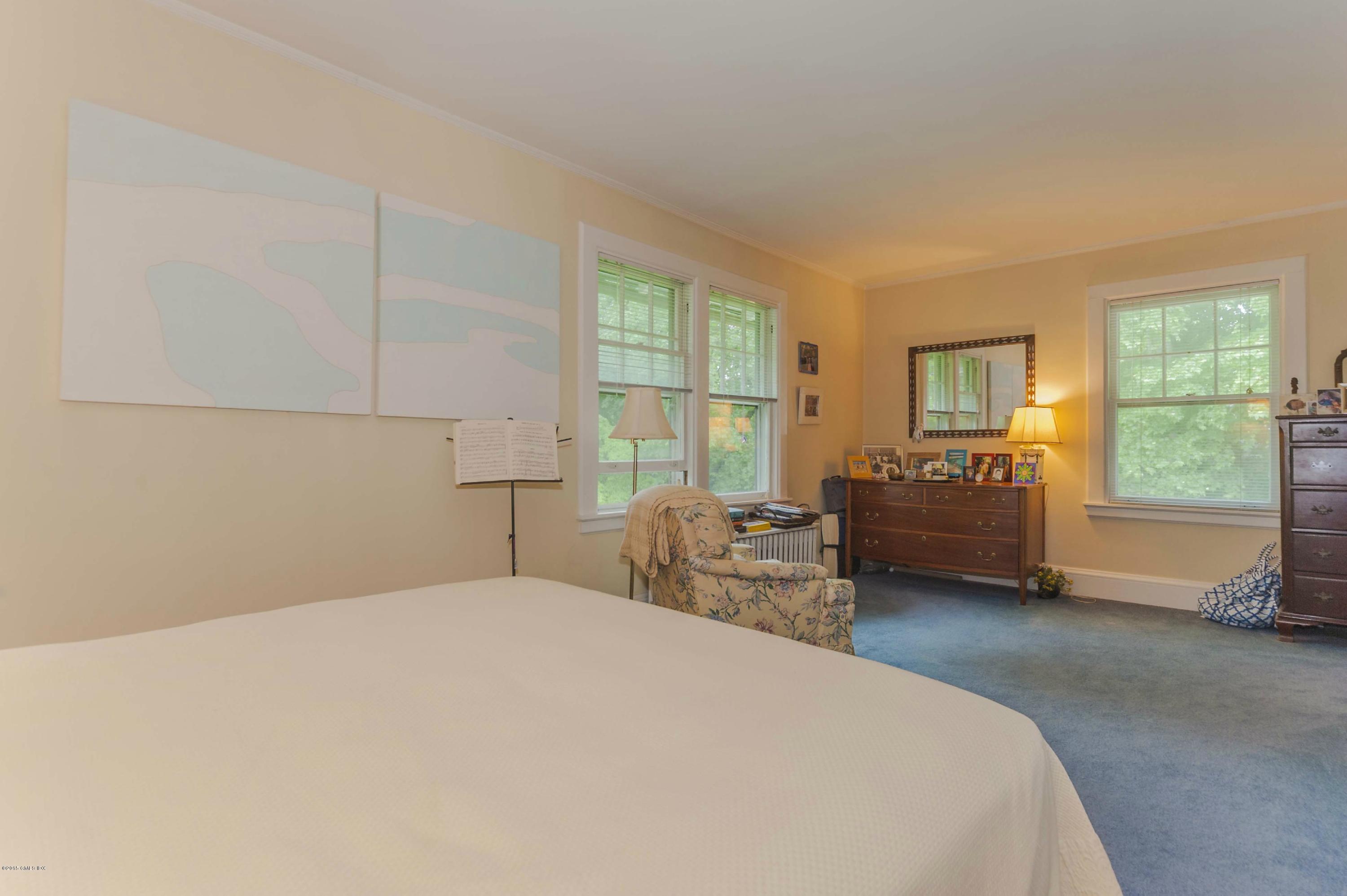 33 Hillside Road Greenwich, CT 06830 - Photo 13 of 22 10
