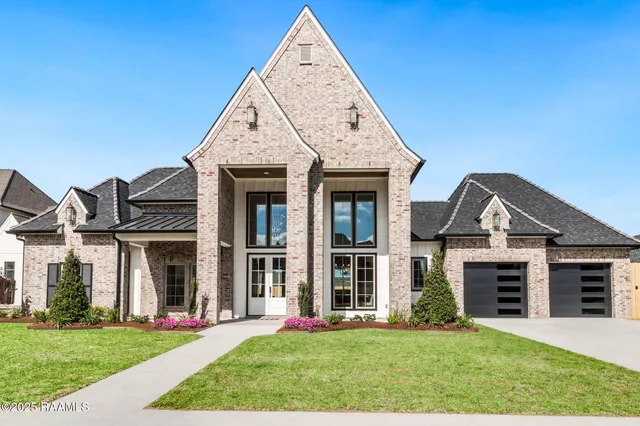 $882,180 | 102 Dusty Ridge Drive, Youngsville, LA 70592