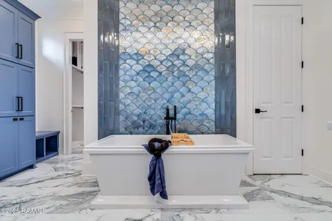 $882,180 | 102 Dusty Ridge Drive, Youngsville, LA 70592