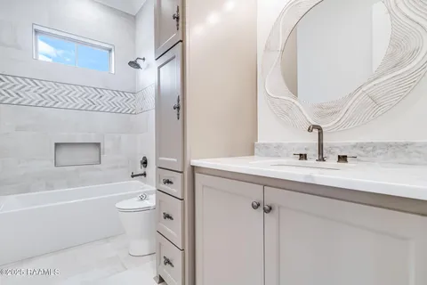 $882,180 | 102 Dusty Ridge Drive, Youngsville, LA 70592