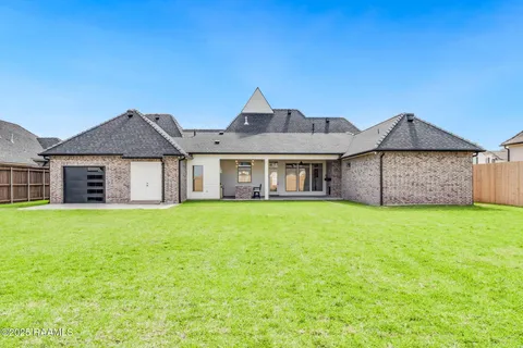 $882,180 | 102 Dusty Ridge Drive, Youngsville, LA 70592