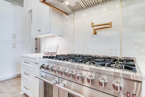 $882,180 | 102 Dusty Ridge Drive, Youngsville, LA 70592