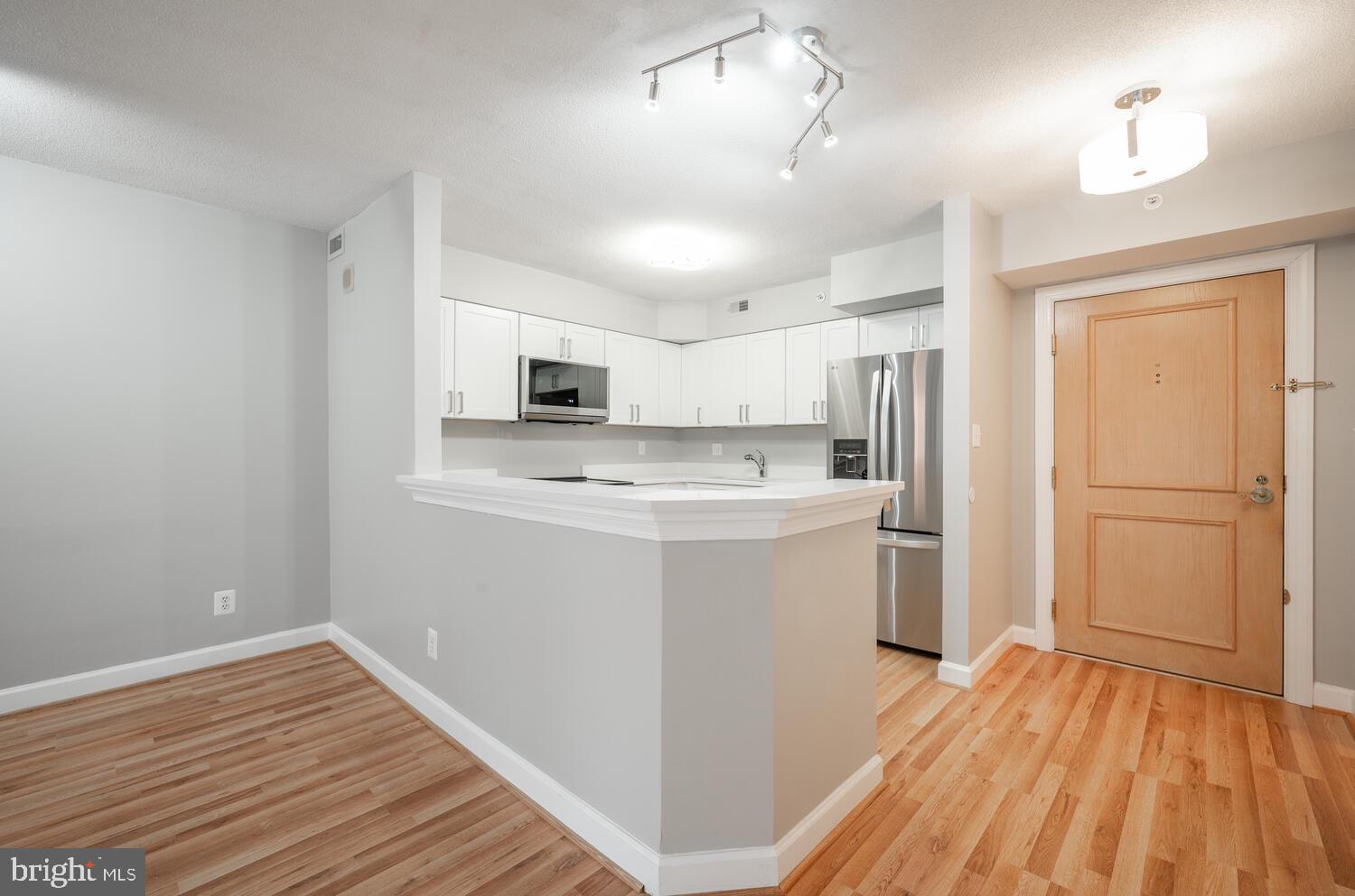 5000 Battery Lane, Unit 207 Bethesda, MD 20814 - Photo 4 of 34 a view of a kitchen with electric appliances