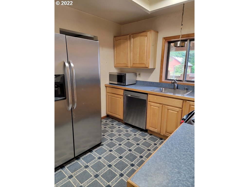 26817 Northeast Hathaway Road Camas, WA 98607 - Photo 14 of 25 a kitchen with stainless steel appliances granite countertop a sink stove and refrigerator