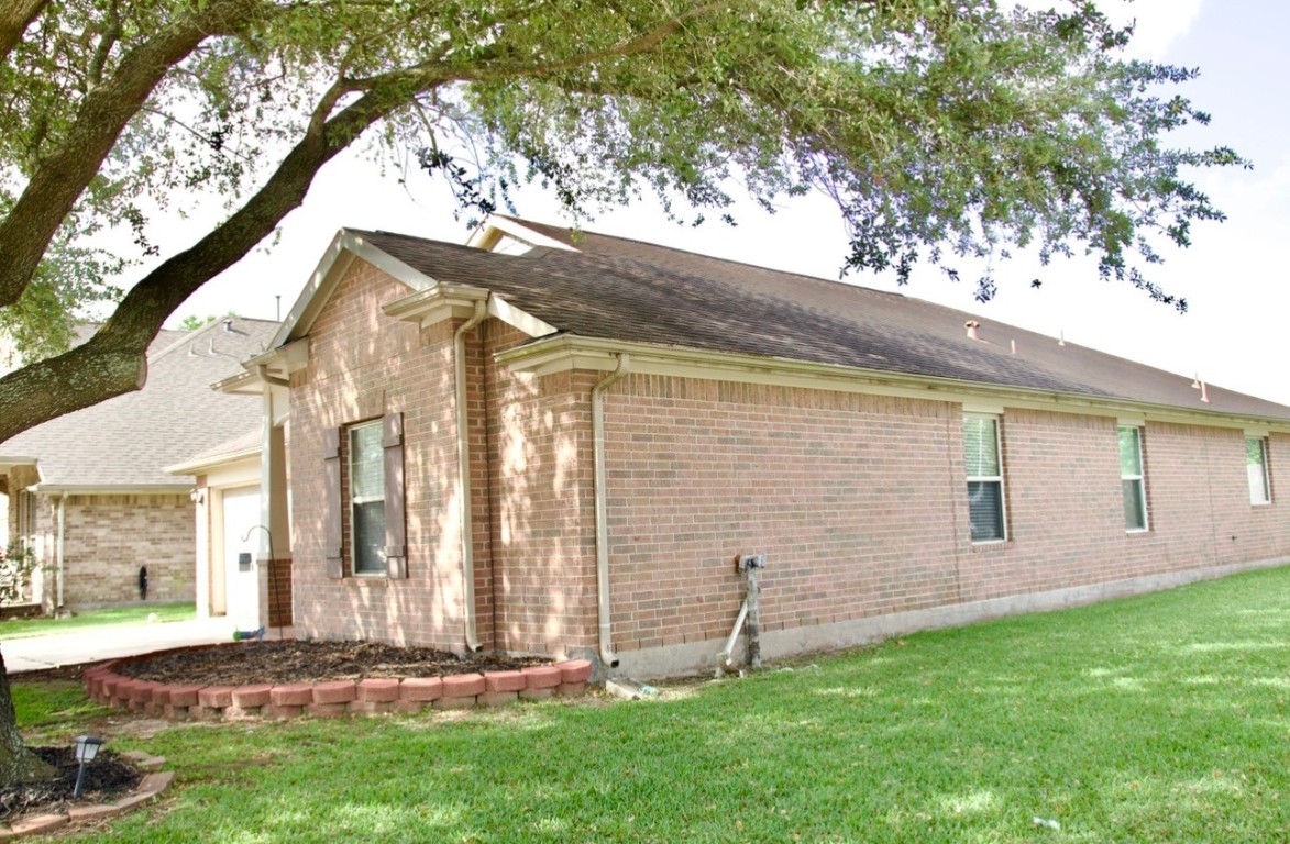 7911 Trestletree Way Baytown, TX 77521 - Photo 3 of 10